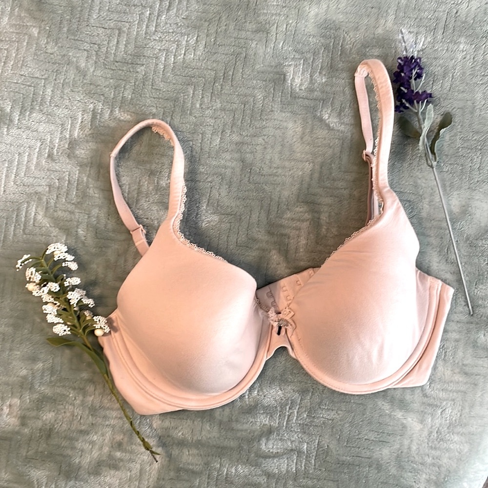 Victoria’s Secret Body by Victoria lined bra